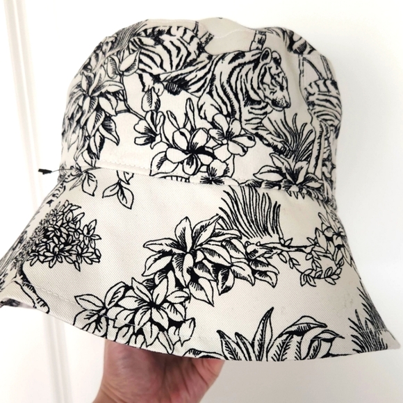 Bucket hat with jungle print - Picture 1 of 6